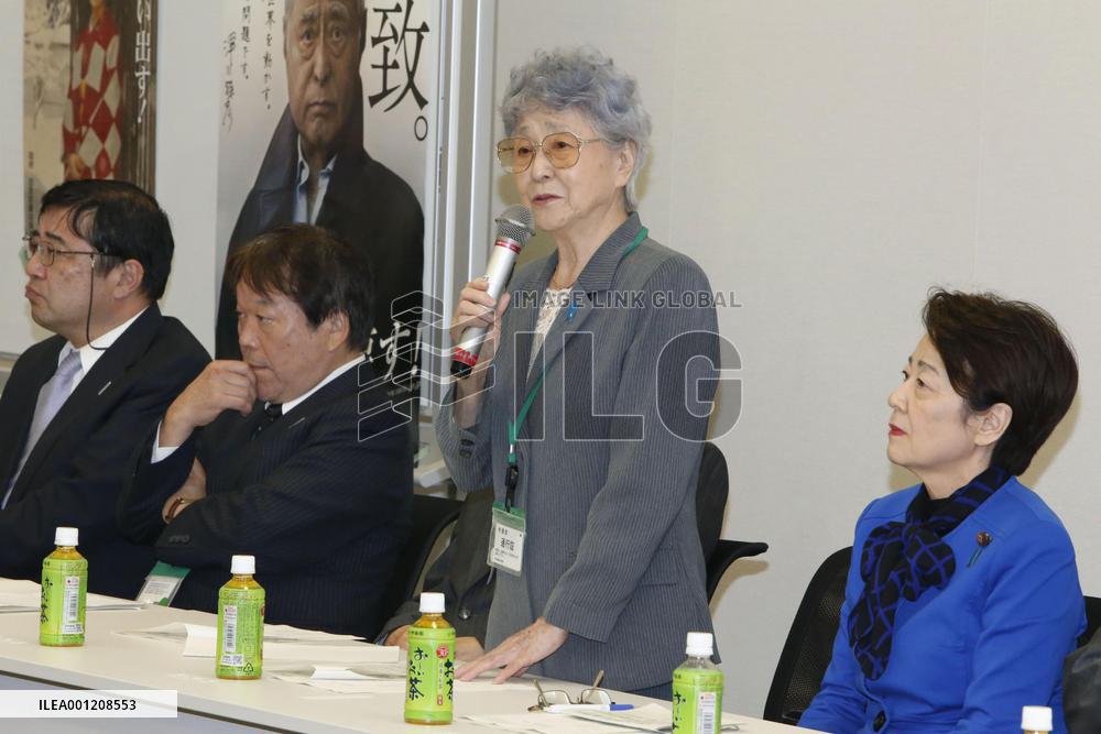 Abductee's mother urges review of gov't stance at N. Korea talks