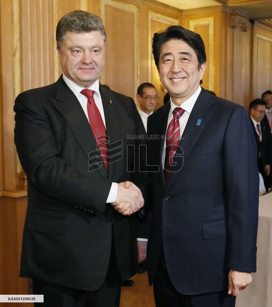 Abe, Poroshenko agree to work to stabilize Ukraine situation