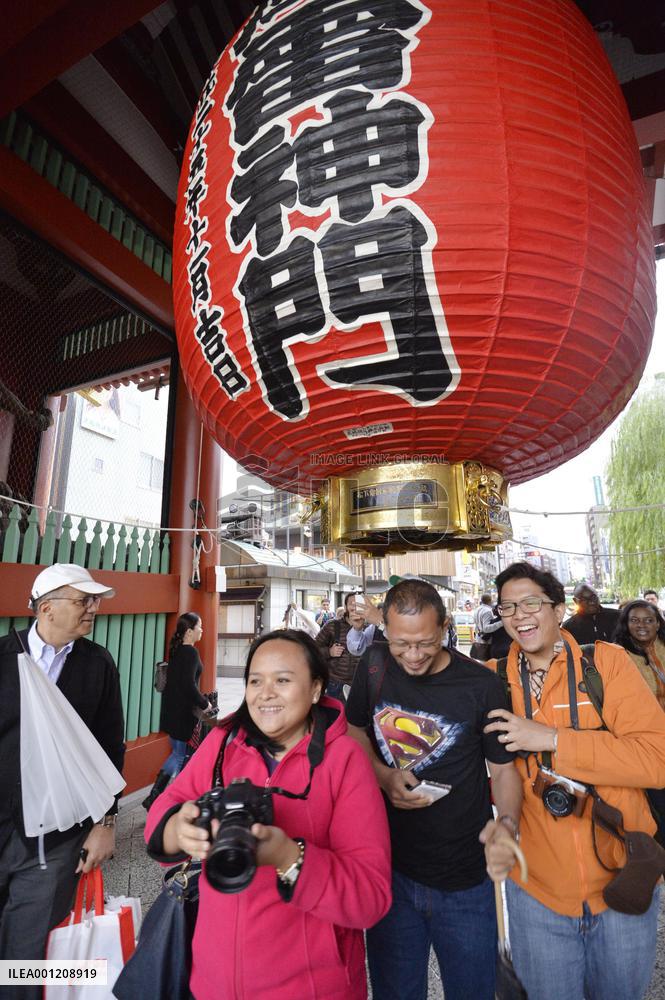Foreign passenger arrivals in Japan top 10 million in Oct.