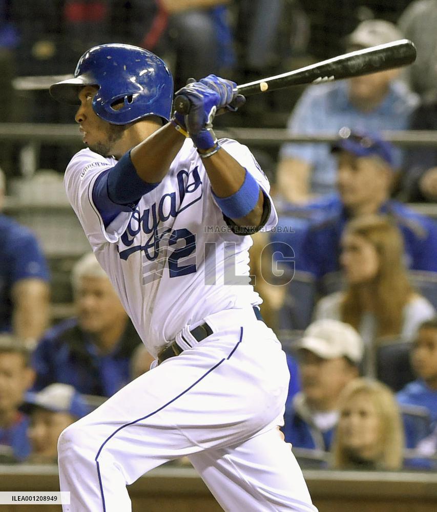 Royals beat Giants in World Series Game 2
