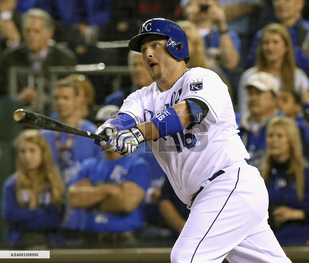 Royals beat Giants in World Series Game 2