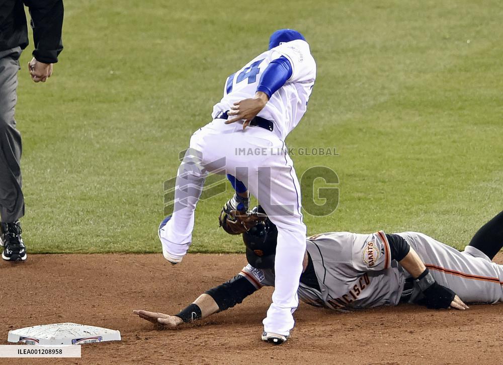 Royals beat Giants in World Series Game 2