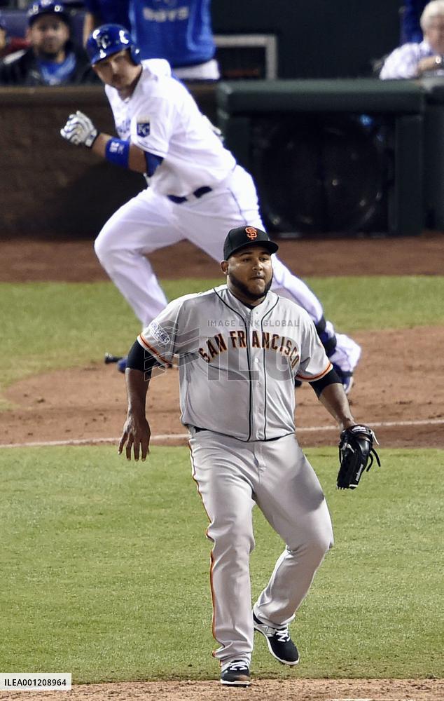 Royals beat Giants in World Series Game 2