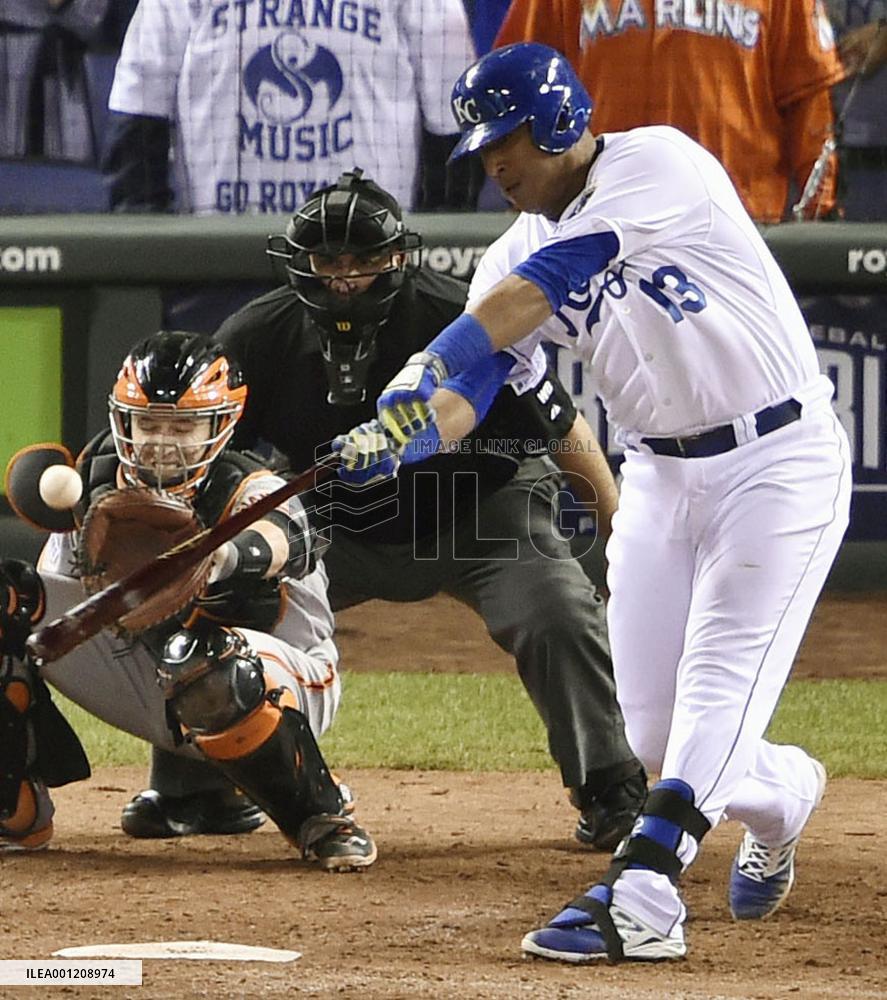 Royals beat Giants in World Series Game 2