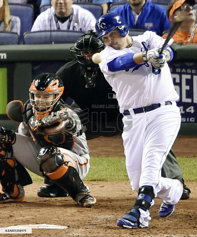 Royals beat Giants in World Series Game 2