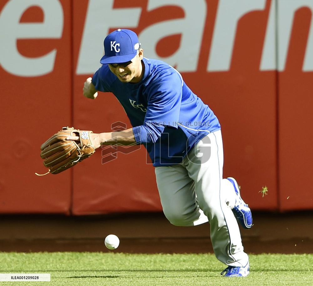 Aoki gets ready for World Series Game 3