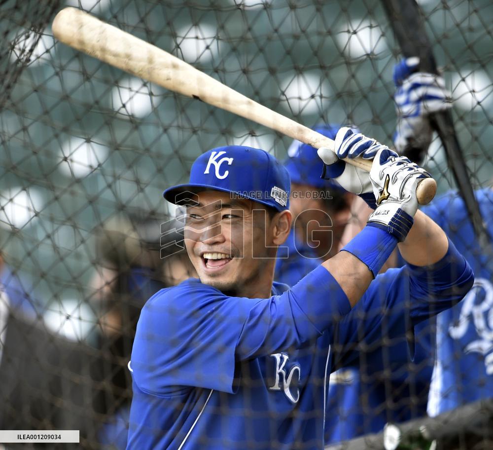 Aoki gets ready for World Series Game 3