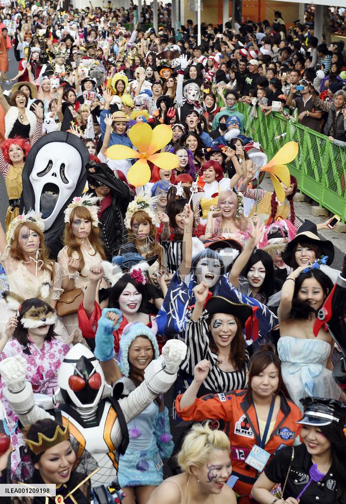 2,500 people take part in Kawasaki Halloween Parade