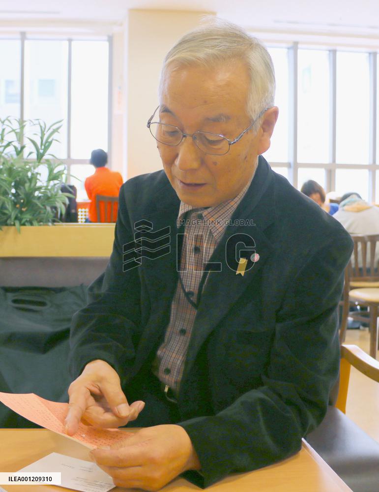 Man reads pen pal's letter from Russian-held island