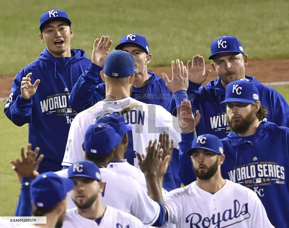 Royals crush Giants in World Series Game 6