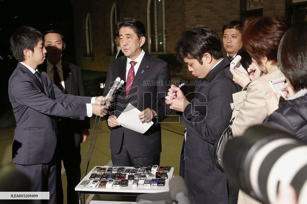 PM Abe receives reports from Ihara about talks with N. Korea