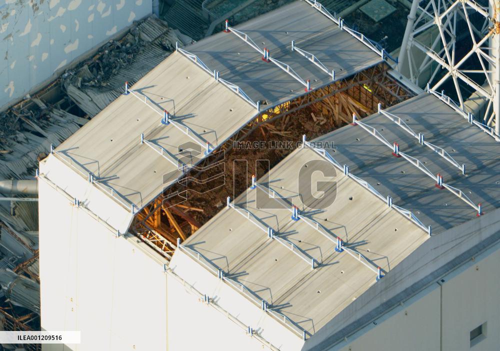 TEPCO removes part of reactor building cover at Fukushima plant