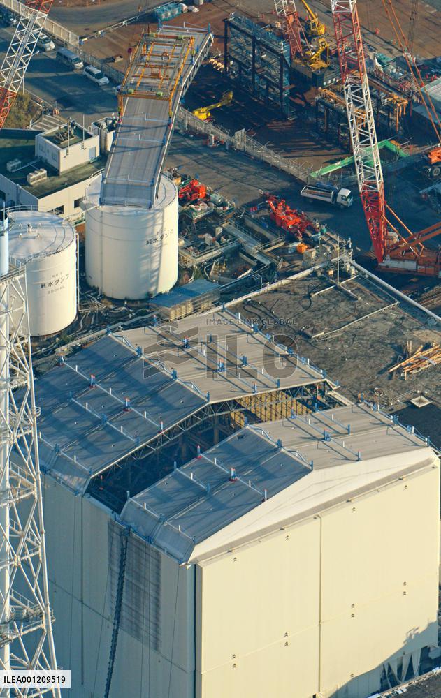 TEPCO removes part of reactor building cover at Fukushima plant