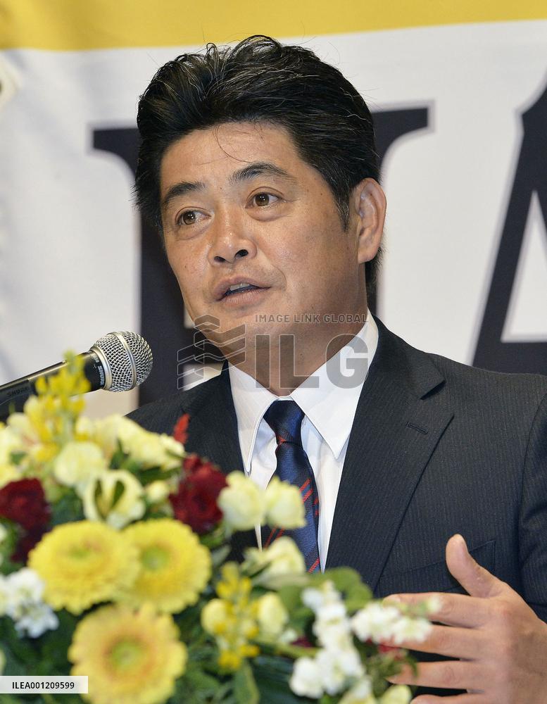 Softbank Hawks unveil new manager Kudo