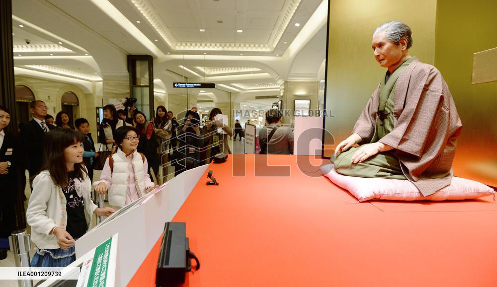 Android of master comic storyteller 'talks' to shoppers