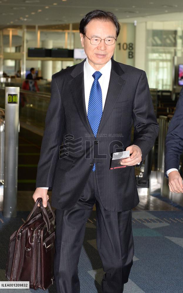 Japan PM's key aide in Beijing to coordinate Abe-Xi contact