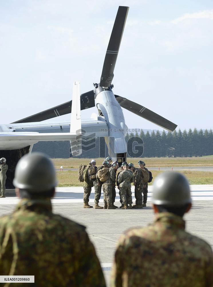 Osprey carries U.S. soldiers for disaster drill