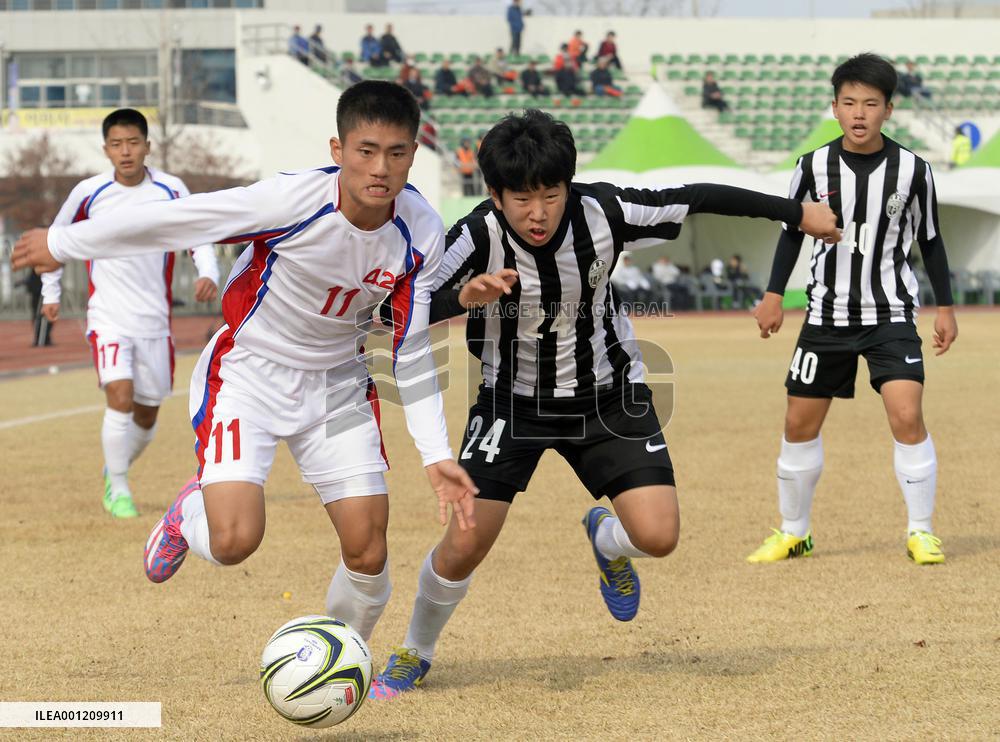 North, S. Korea youth teams face off in soccer tourney