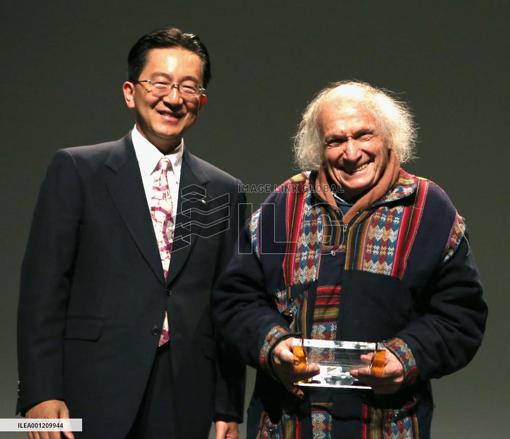 Iwate Pref.'s event in Paris to thank for support