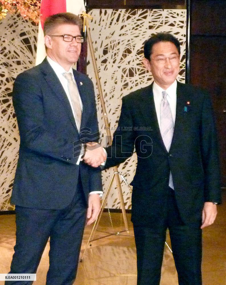 Japan, Iceland FMs meet in Tokyo