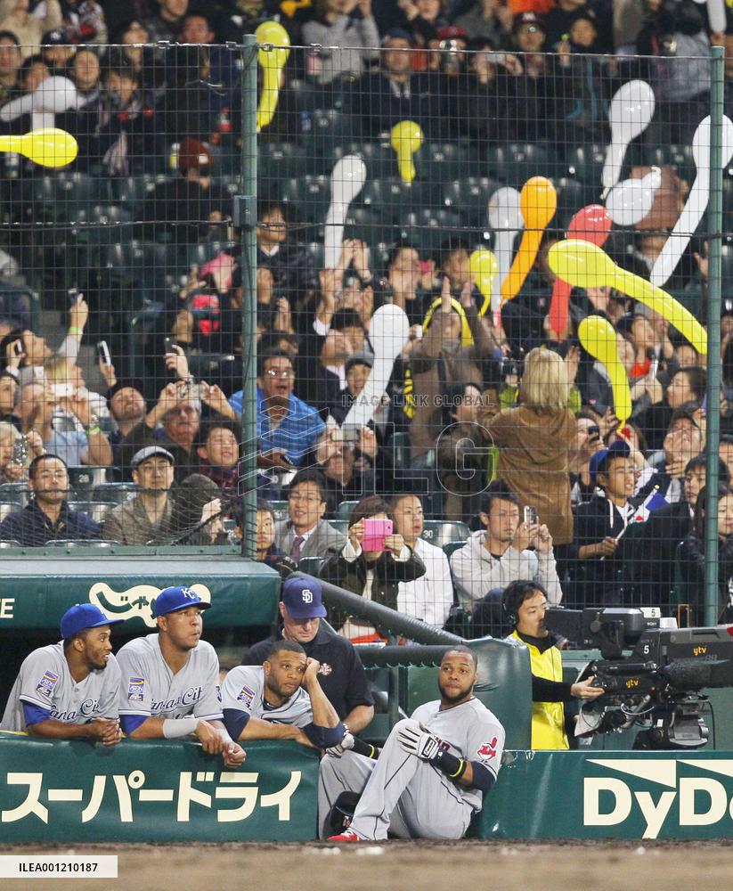 MLB All-Stars escape with slim victory in exhibition