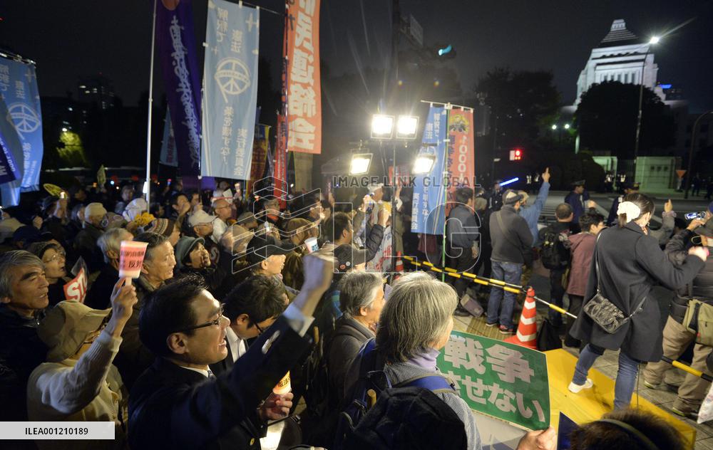 Citizens protest Cabinet decision on collective self-defense