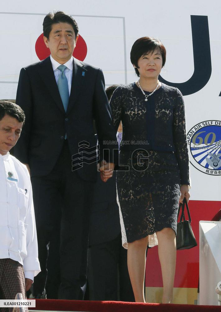 Abe arrives in Naypyitaw