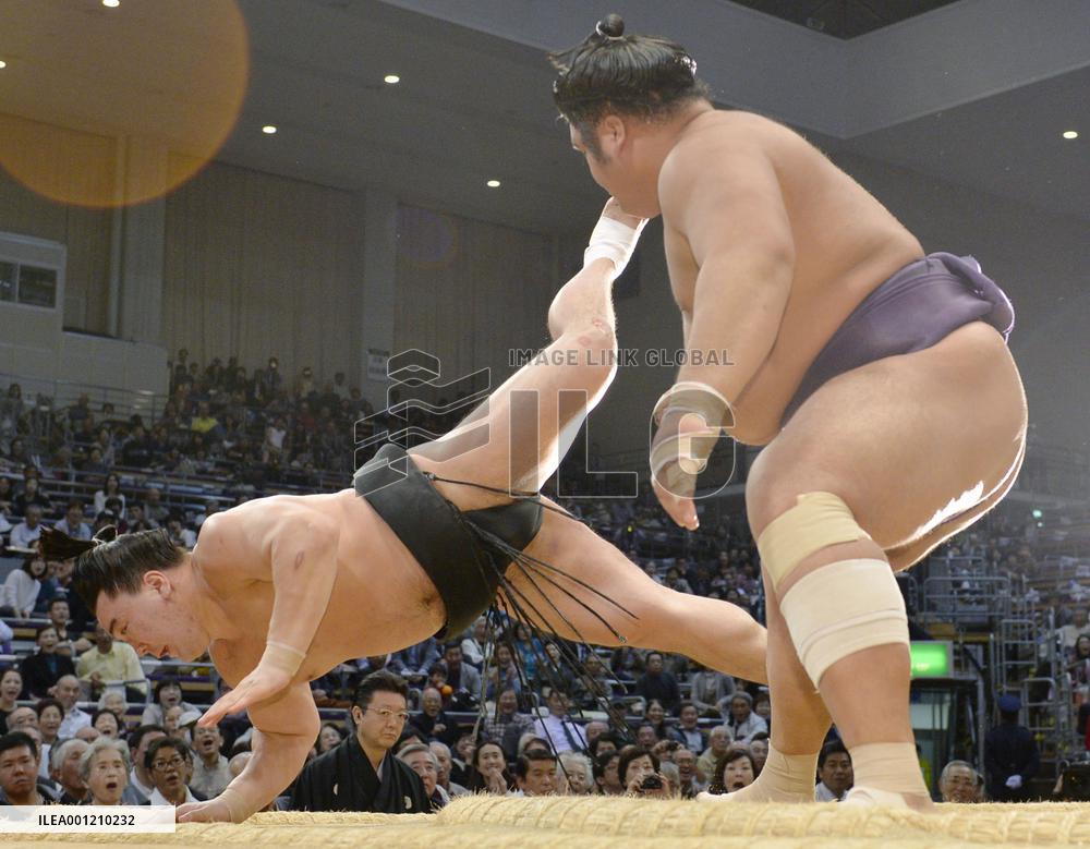Yokozuna Harumafuji gets 2nd loss on 4th-day