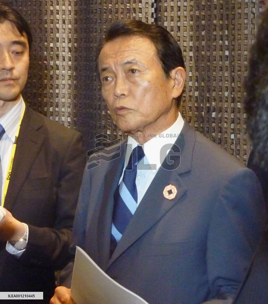 U.S. Treasury Secretary asks Japan to promote "Abenomics"
