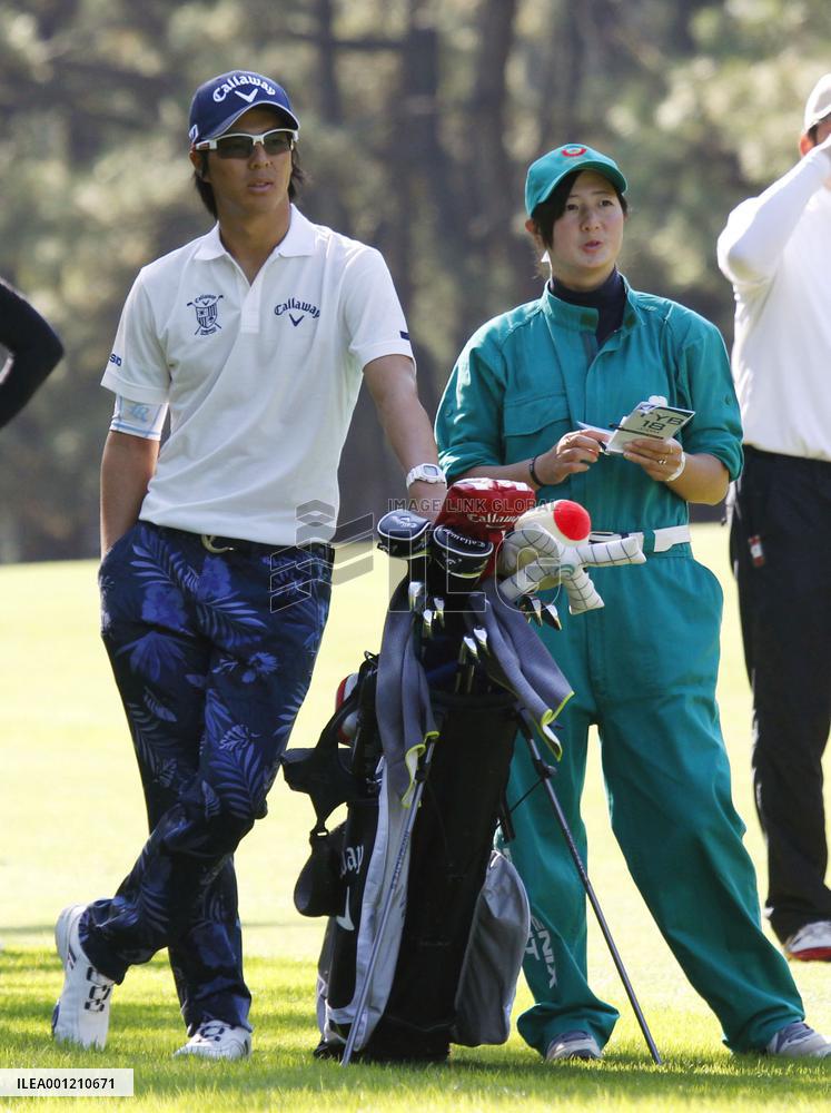 Ryo Ishikawa with caddie sister at pro-am