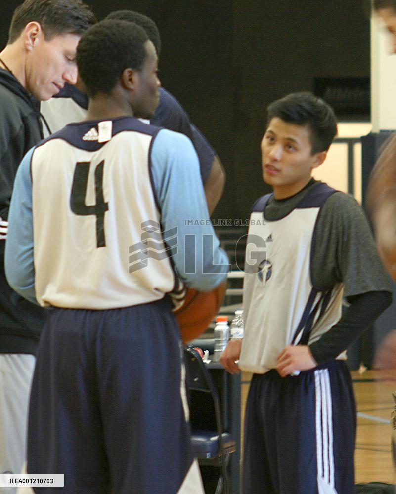 Texas Legends' Togashi at 1st training with teammates