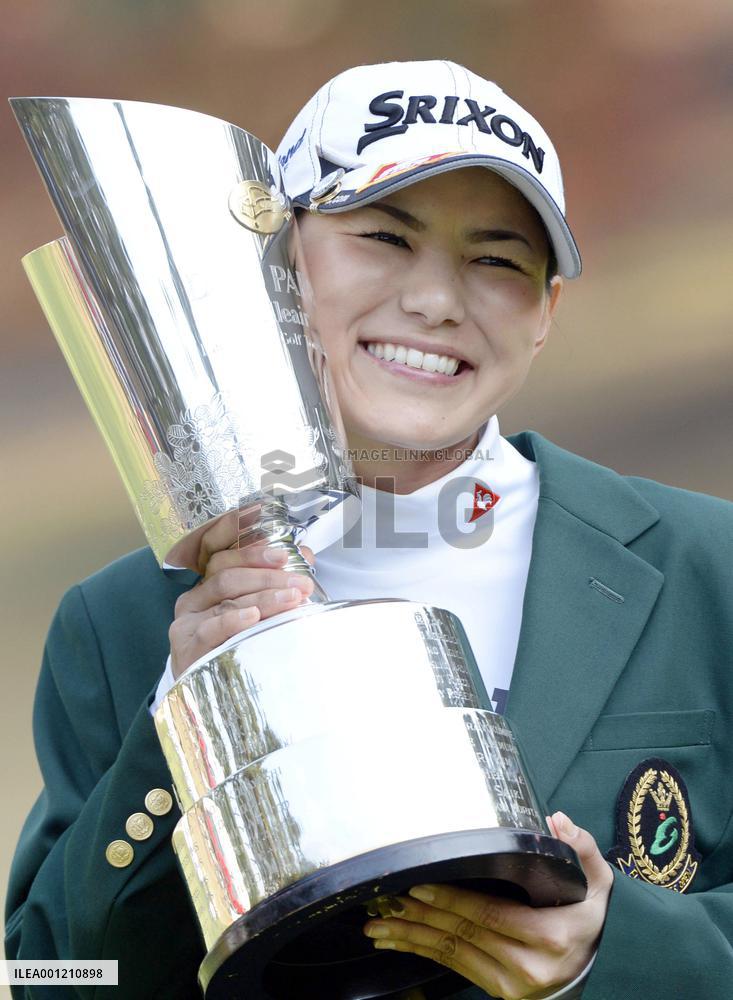 Yokomine wins Daio Elleair golf tournament
