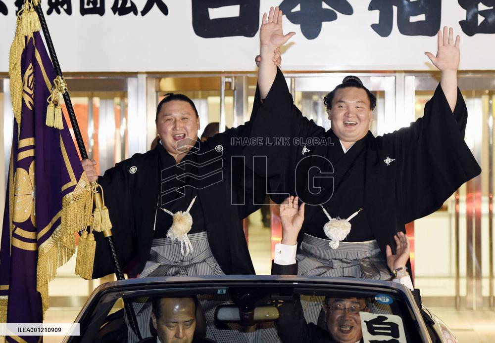 Hakuho matches Taiho's record of 32 career c'ships