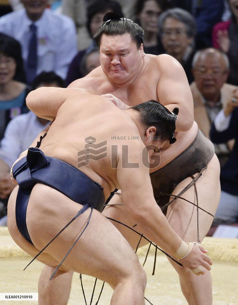 Hakuho matches Taiho's record of 32 career c'ships