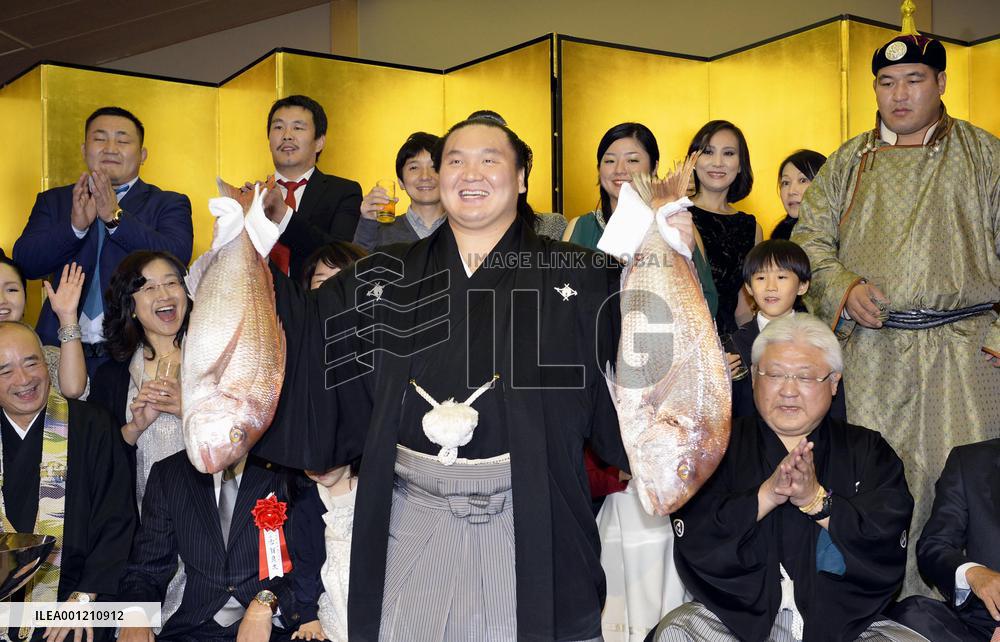 Hakuho matches Taiho's record of 32 career c'ships