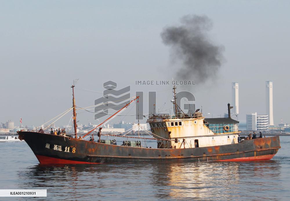 Japan Coast Guard cracks down on Chinese coral poachers