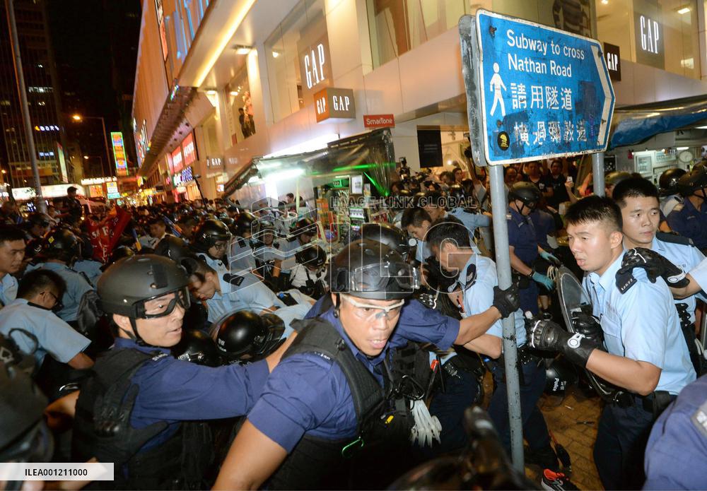 Police push demonstrators out of occupation site