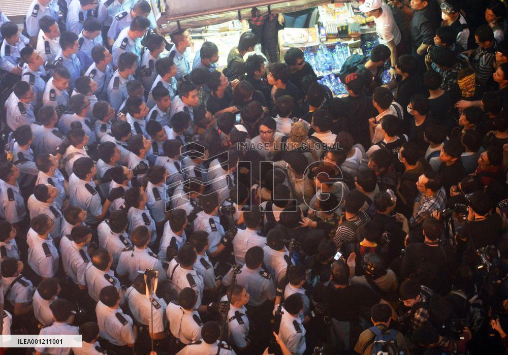 Police push demonstrators out of occupation site