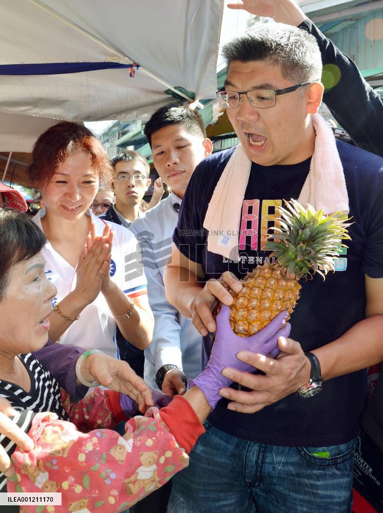 KMT mayoral candidate seeks voter support in Taipei