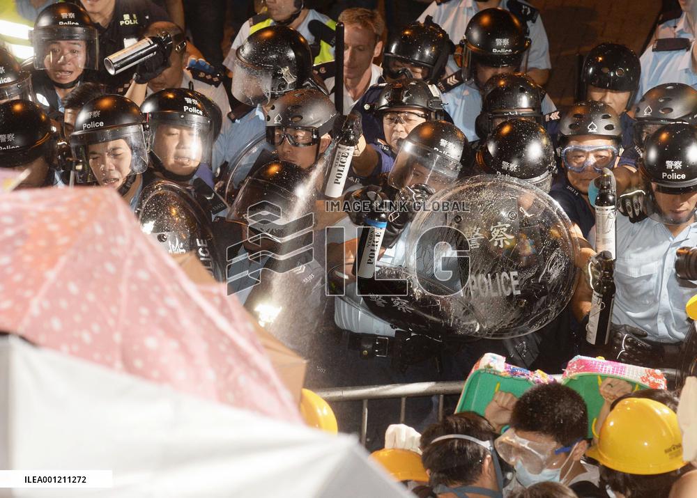 Police spray tear gas at HK demonstrators