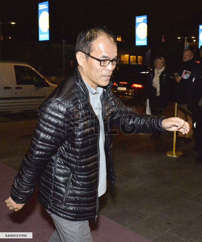 Nobel laureate Nakamura arrives in Stockholm