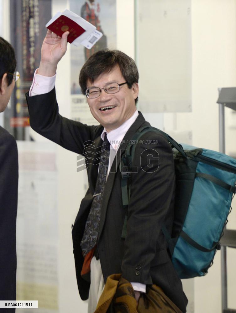 Nobel laureate Amano leaves for Stockholm