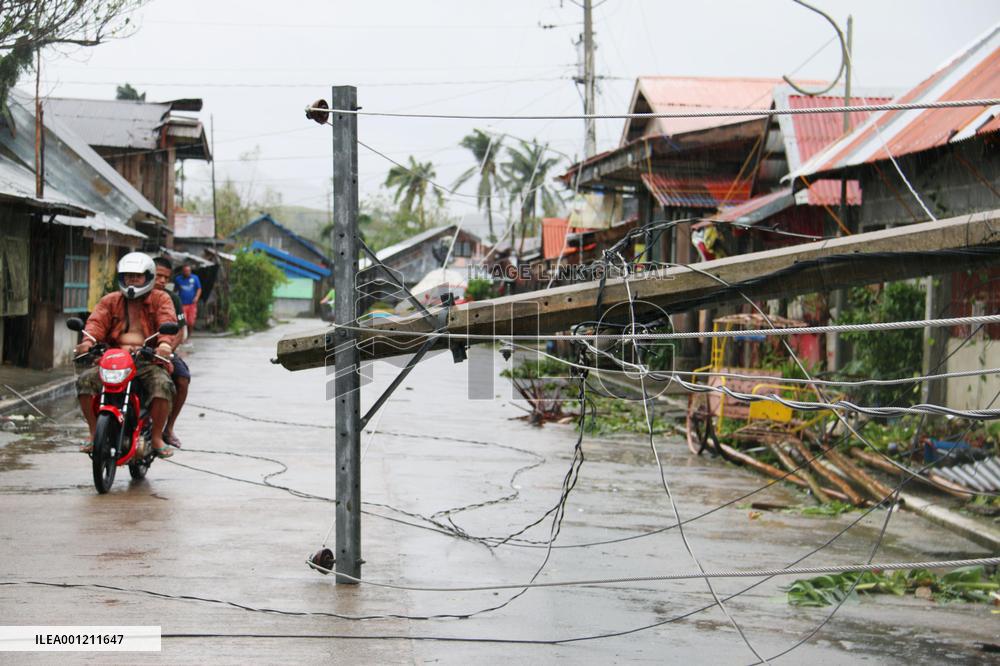 Typhoon Hagupit sweeps Philippines, including Haiyan-hit areas