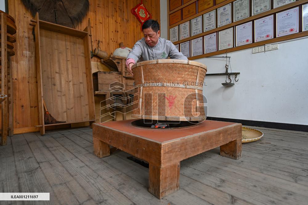 CHINA-FUJIAN-FUZHOU-JASMINE TEA-SCENTING PROCESS (CN)