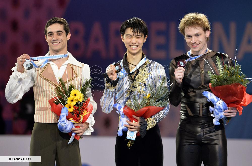 Japan's Hanyu defends Grand Prix Final figure skating title