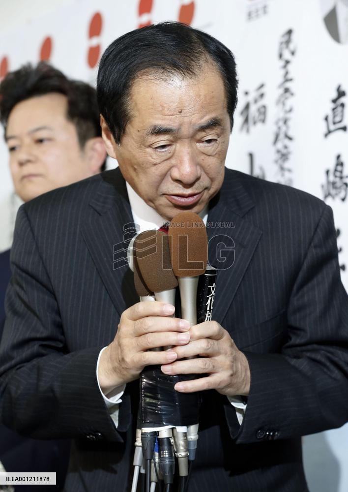 Ex-PM Kan speaks to his supporters