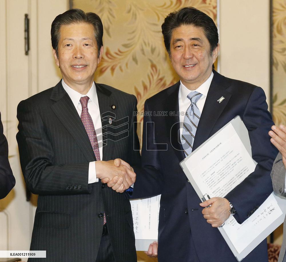 Abe, Yamaguchi meet after general election