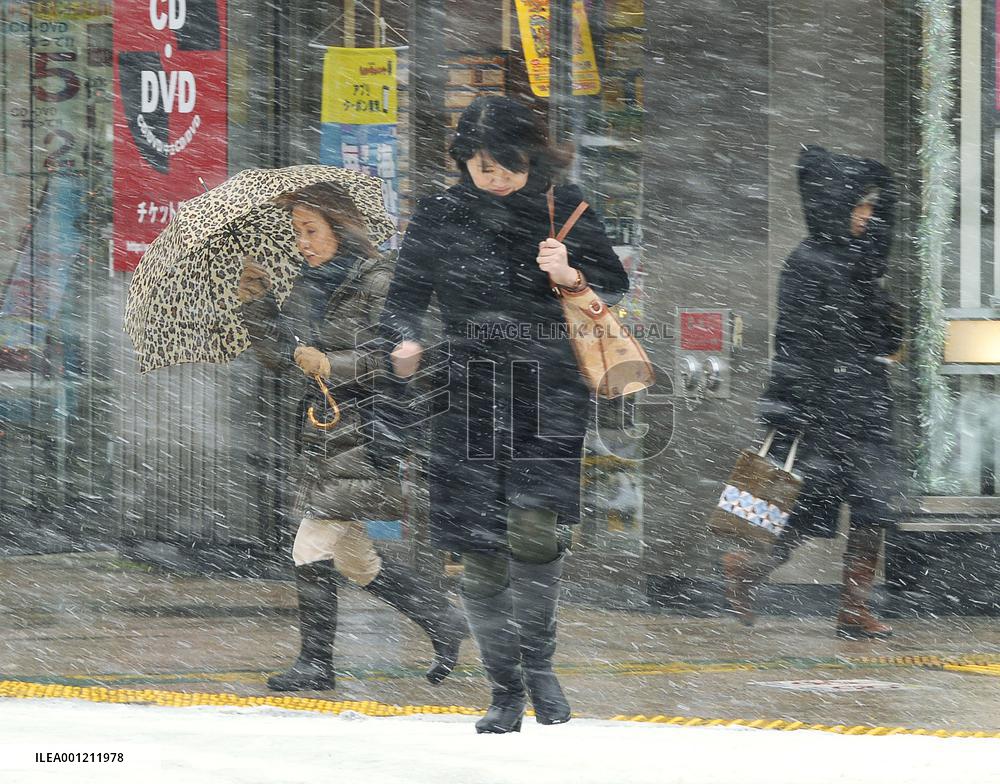 Snowstorm hits Sapporo