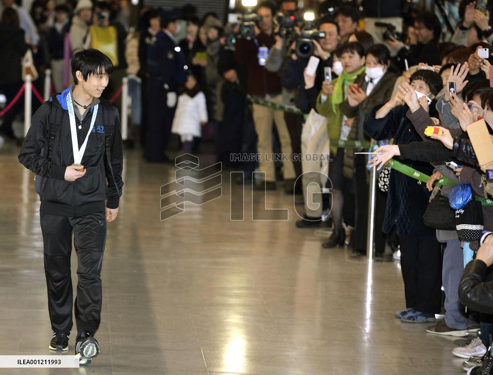 Figure skater Hanyu returns home