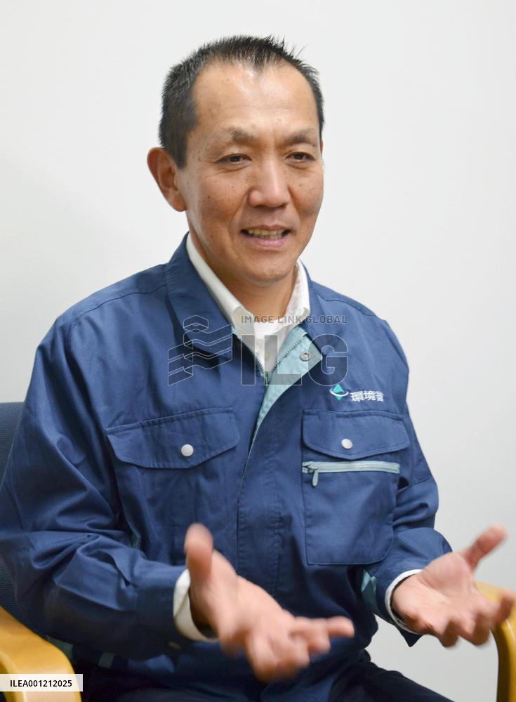 Man strives to save albatrosses on S. Pacific isle